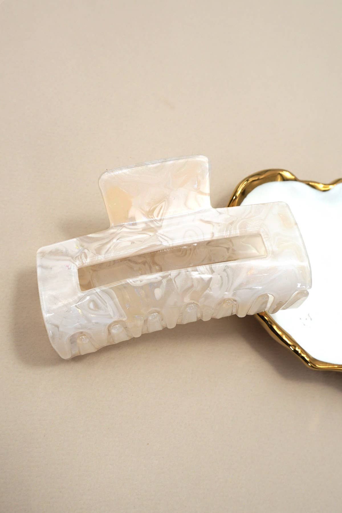Marbled Acetate Rectangle Hair Claw Clips | 40H1041: OFF WHITE JOSSLYN by wall to wall 