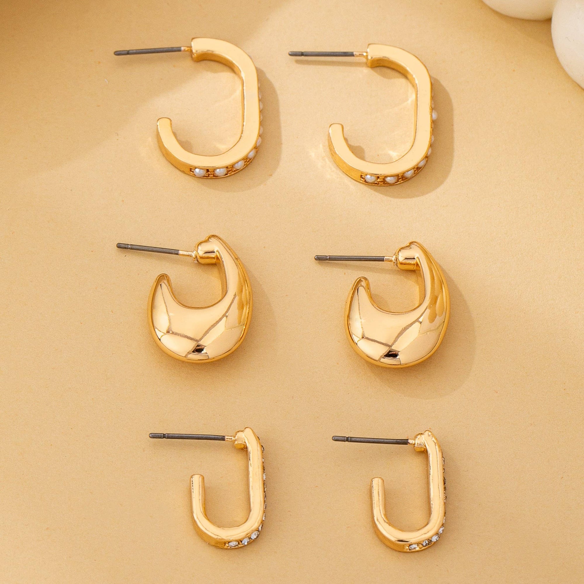 Rhinestone Pearl Huggie Hoop Trio Earrings | 80E62207: Gold JOSSLYN by wall to wall 