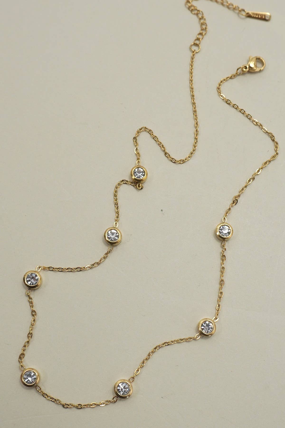 18K STAINLESS STEEL TARNISH FREE RHINESTONE NECK | 40NK9543: GOLD JOSSLYN by wall to wall 