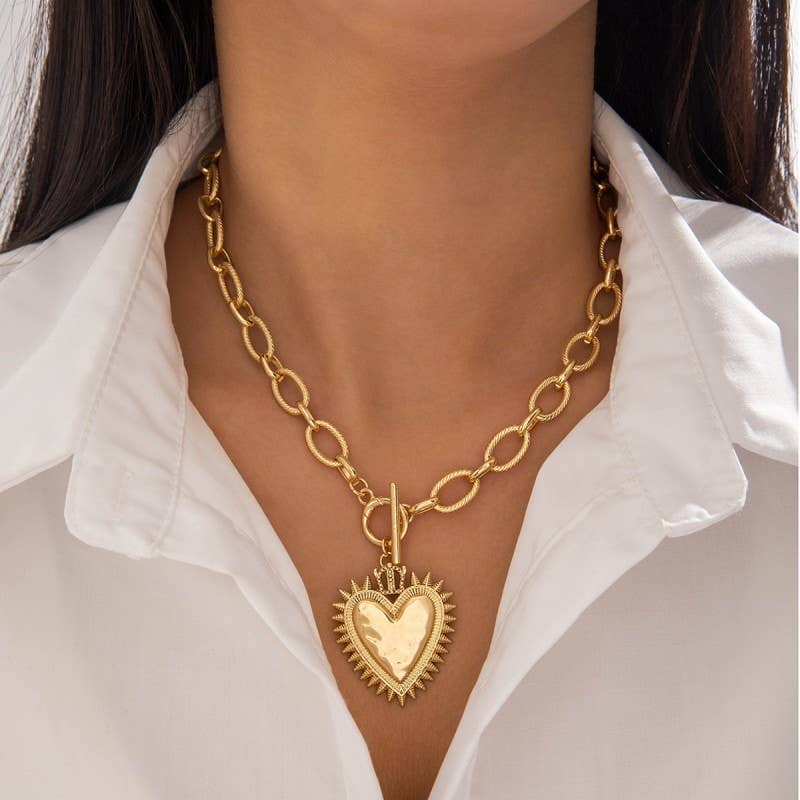SPIKED HEART CHUNKY CHAIN TOGGLE NECKLACE | 40NK9575: GOLD JOSSLYN by wall to wall 