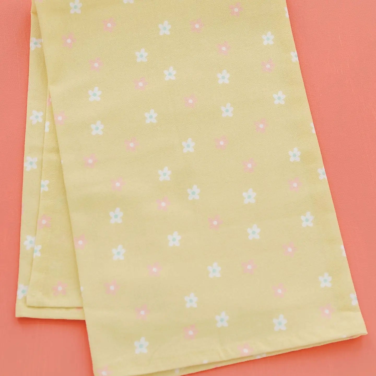 Daisy Full Pattern Towel Accessories Doe A Deer 