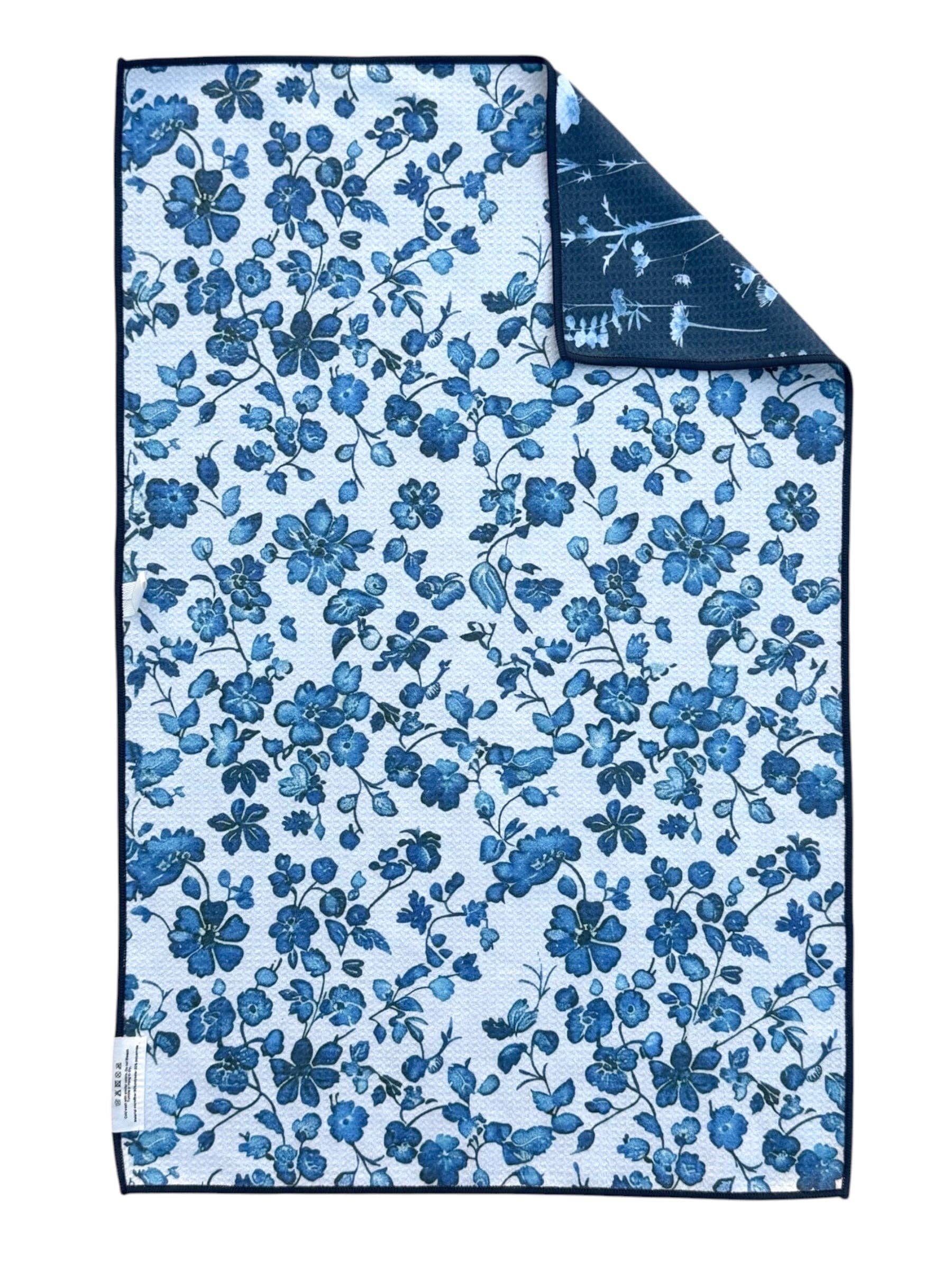Blue Willow: Reversible Hand Towel: Blue/White / 19x29in Crae.Home 