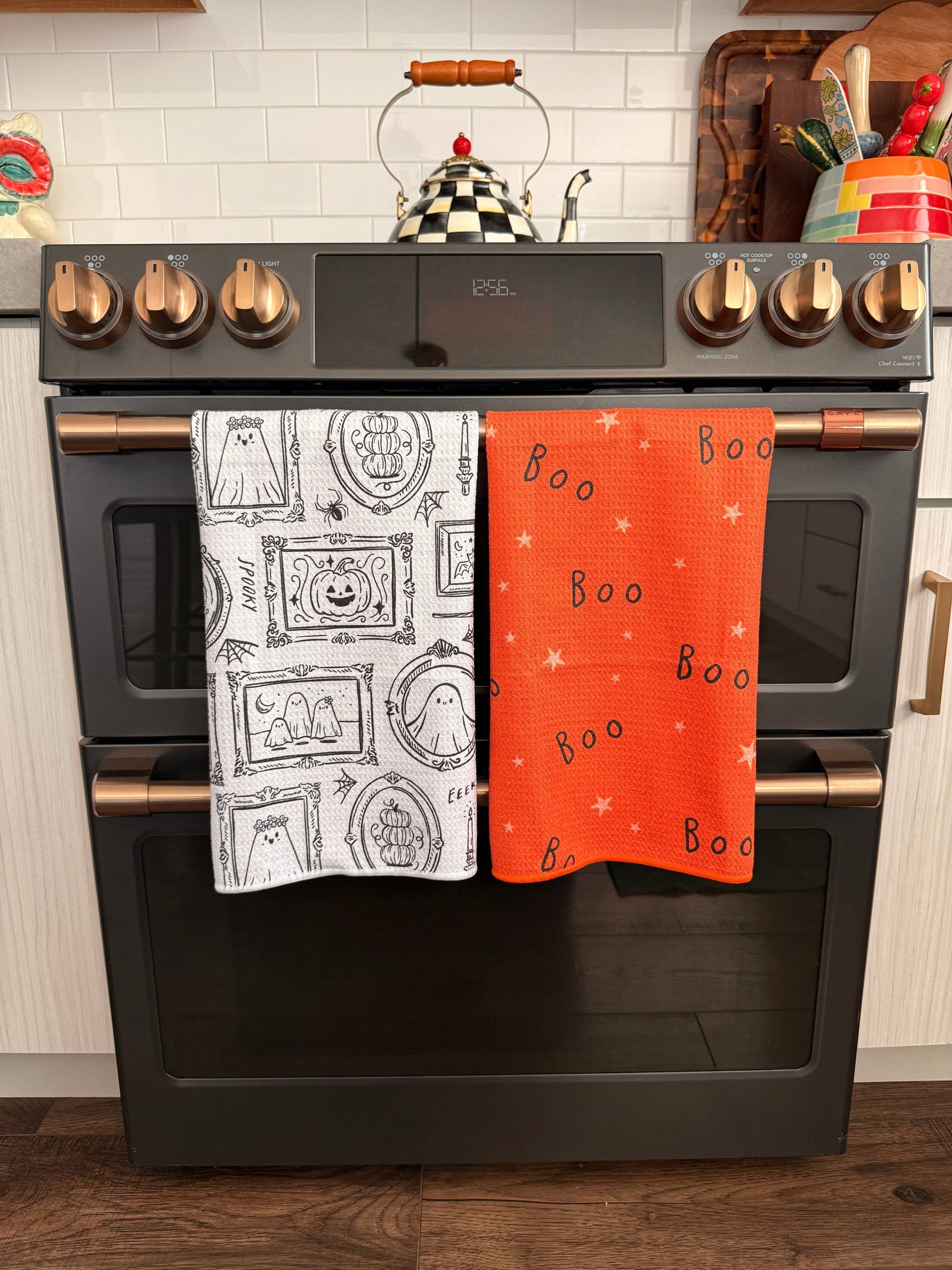 Ghostly Gallery: Double-Sided Hand Towel: White / 17x27 in / Hand Towel Crae.Home 