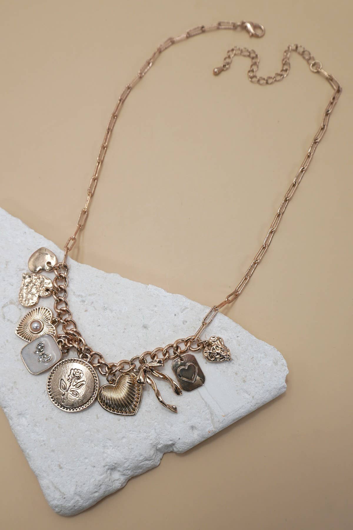 CHARM NECKLACE-CUSTER BOW HEART PEARL LINK | 80N91414: Gold JOSSLYN by wall to wall 