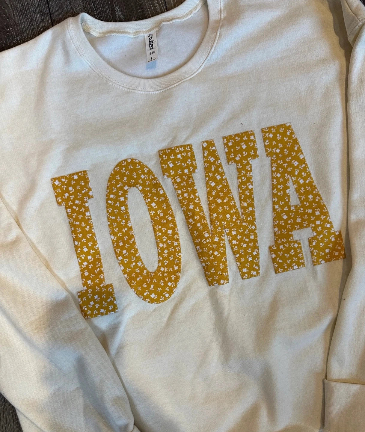 PREORDER | Embroidered Patchwork Iowa Floral Crewneck Sweatshirt Long sleeve h. Flynn 