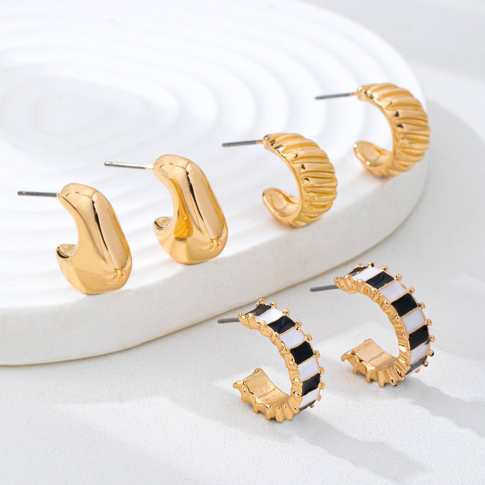 Checker Textured Huggie Hoop Trio Earrings | 80E62201: Gold JOSSLYN by wall to wall 