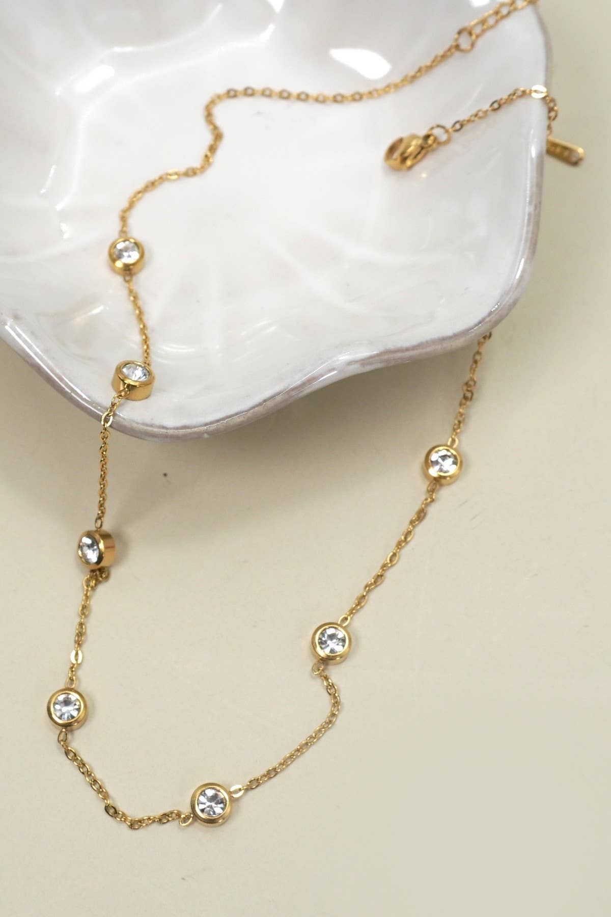 18K STAINLESS STEEL TARNISH FREE RHINESTONE NECK | 40NK9543: GOLD JOSSLYN by wall to wall 