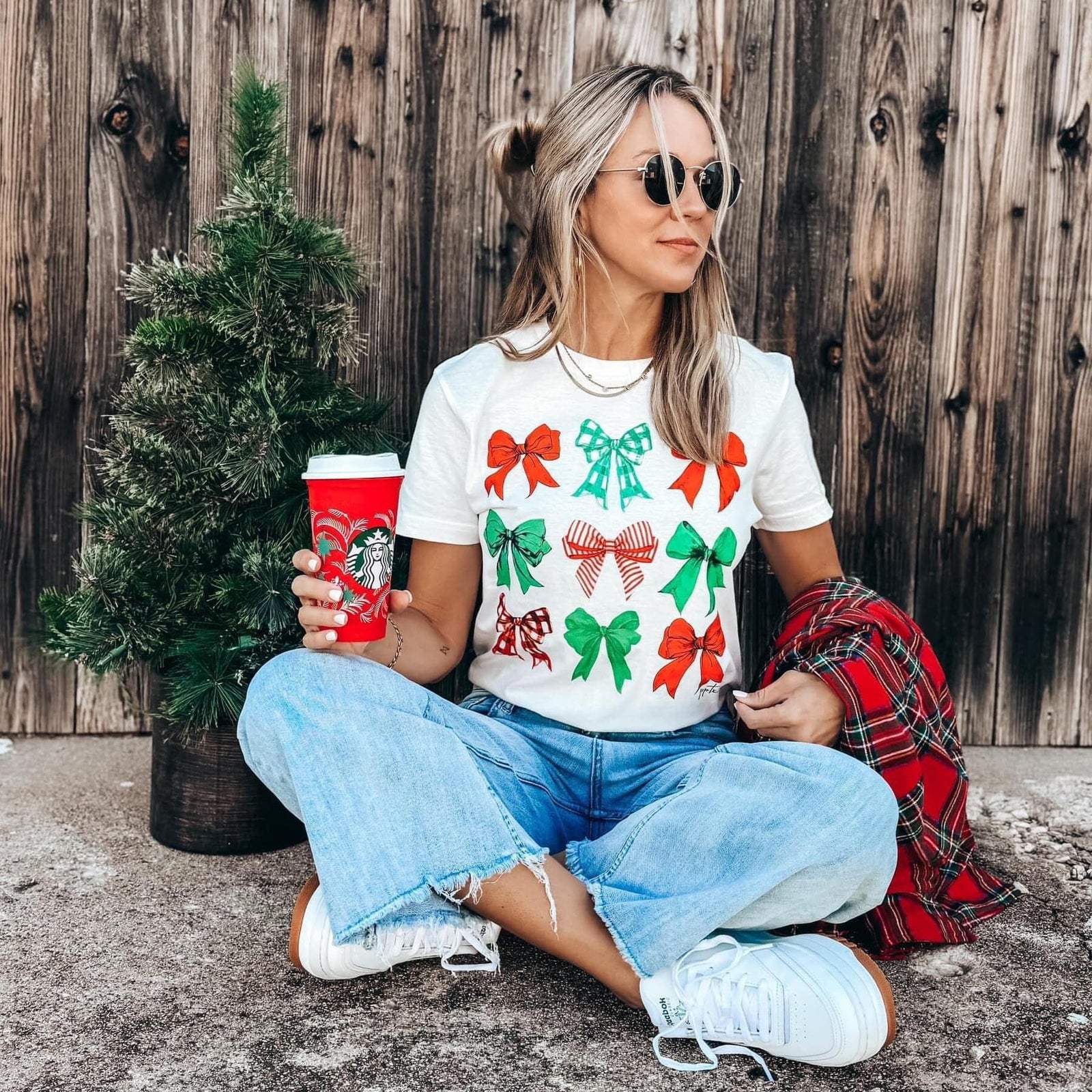 Christmas Bows White Graphic Tee Short sleeve PPTX 