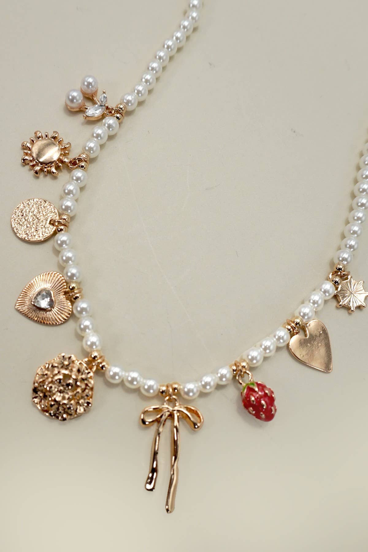 PEARL BEADED BOW STRAWBERRY CHERRY NECKLACE | 80N91511: Gold JOSSLYN by wall to wall 