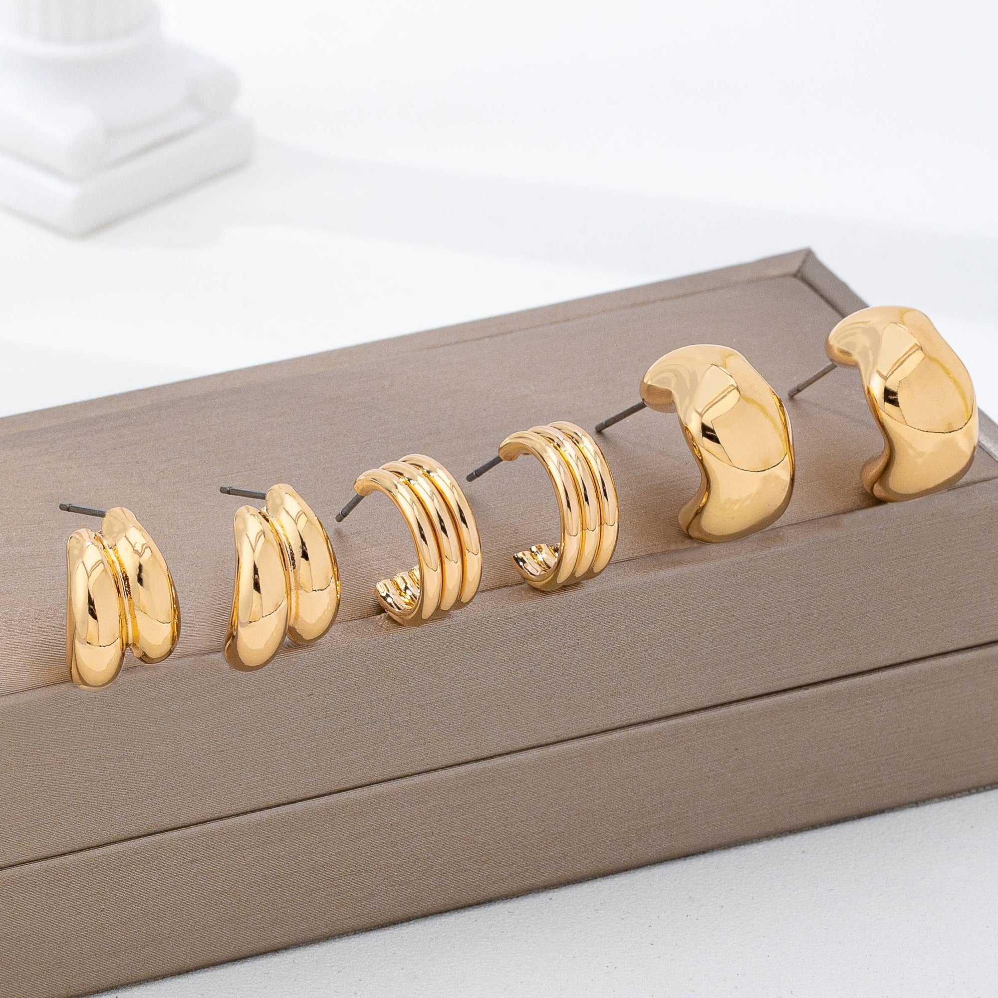 Sculptural Gold-Tone Hoop Earring Set | 80E62133: Gold JOSSLYN by wall to wall 
