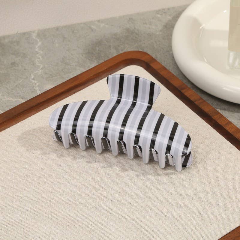 JUMBO STRIPE PLAID OVAL HAIR CLAW CLIPS | 40H1069: Blue JOSSLYN by wall to wall 