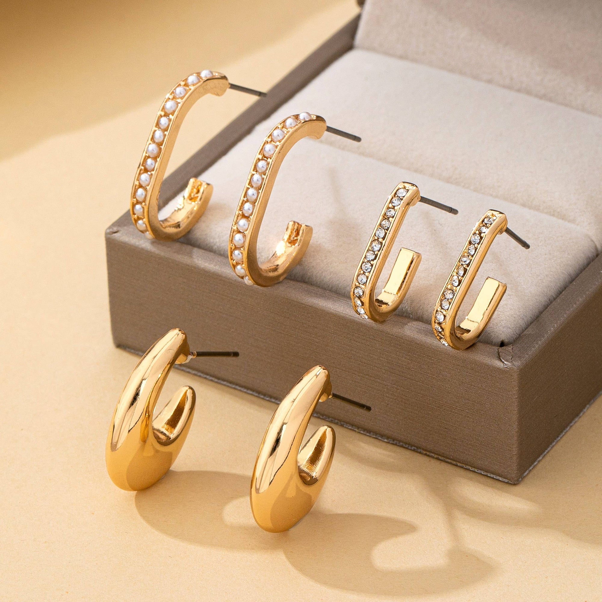 Rhinestone Pearl Huggie Hoop Trio Earrings | 80E62207: Gold JOSSLYN by wall to wall 