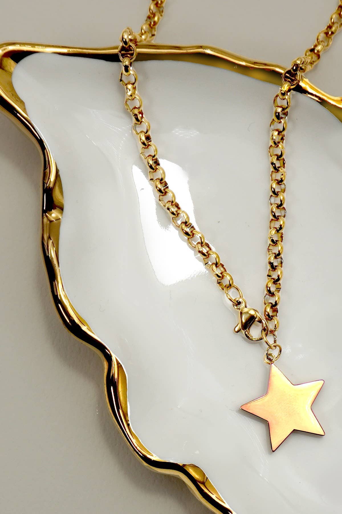 18K STAINLESS STEEL TARNISH FREE STAR NECKLACE | 40NK9667: GOLD JOSSLYN by wall to wall 