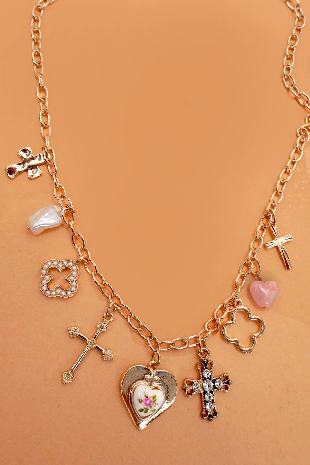 CHARM NECKLACE-CLOVER CROSS PORCELAIN FLOWER | 80N92003: GOLD JOSSLYN by wall to wall 