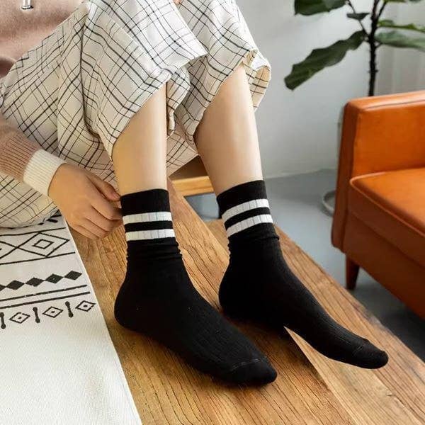 WOMAN STRIPE HALF CREW THROWBACK COTTON SOCKS | 40S02076: Black JOSSLYN by wall to wall 