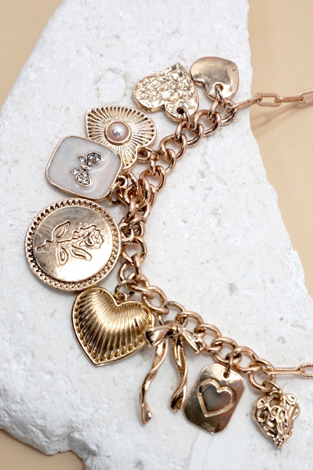 CHARM NECKLACE-CUSTER BOW HEART PEARL LINK | 80N91414: Gold JOSSLYN by wall to wall 