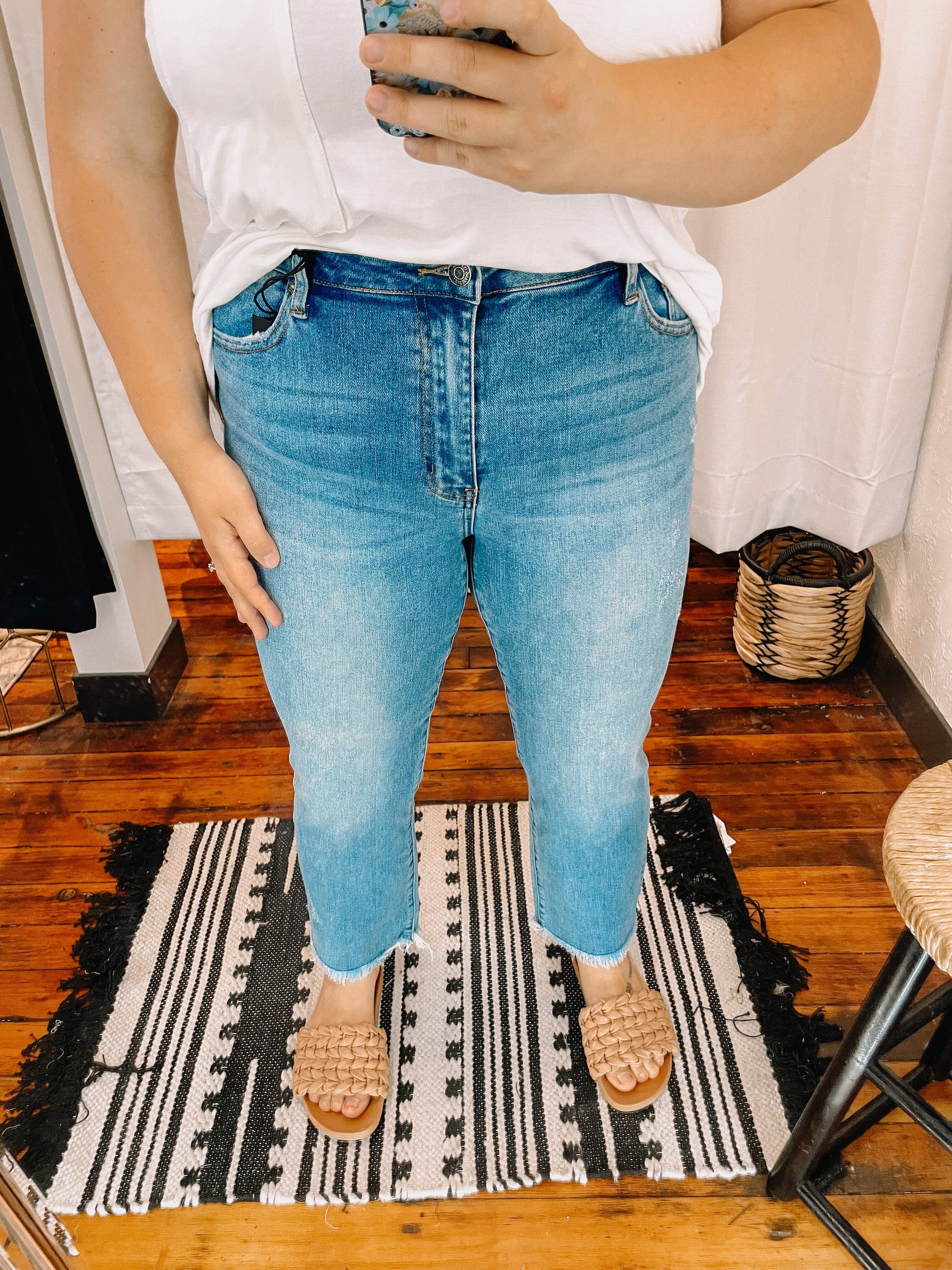 Risen Light Wash Mid Rise Raw Hem Straight Leg Jeans Bottoms Risen 