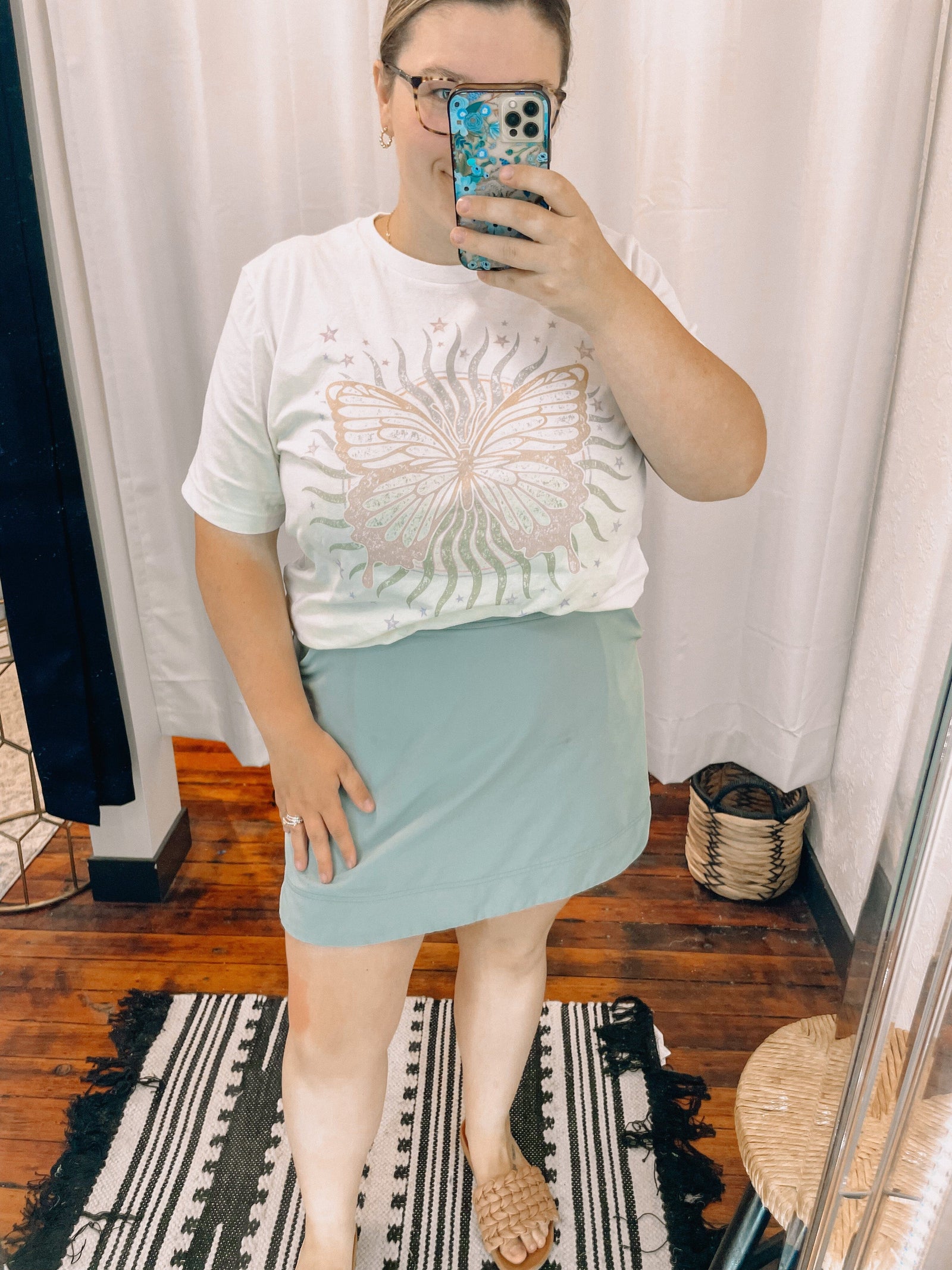 Groovy Butterfly Graphic Tee Short sleeve Golden Rose 