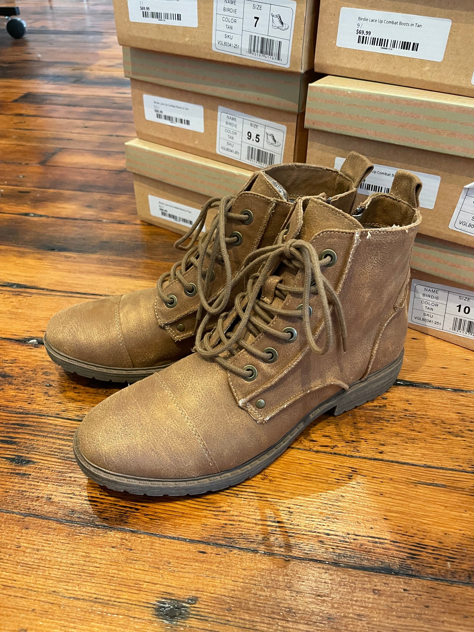 Birdie Lace Up Combat Boots in Tan Shoes Very G 