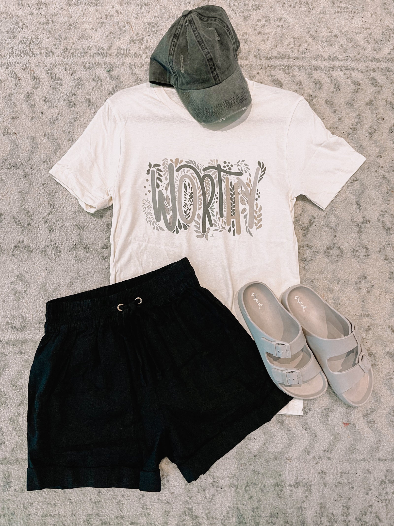 Worthy Floral Graphic Tee in Dust Short sleeve Chaudoin Creations 