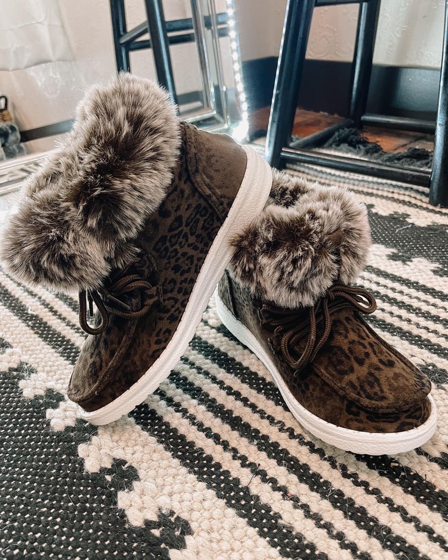 Lil' Fancy Black Fur Lined Sneakers Shoes Very G 