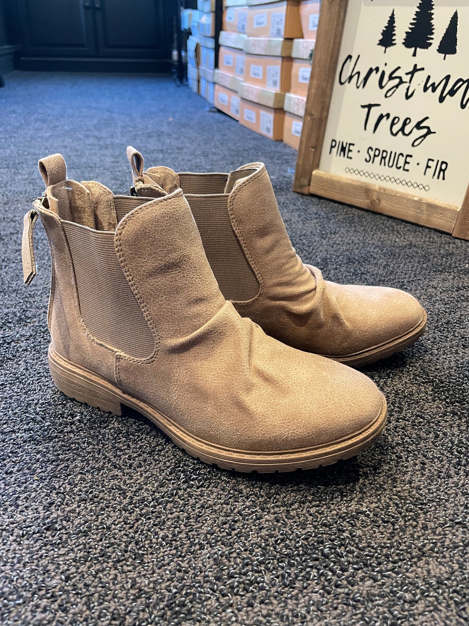 Vienna Slip On Booties in Tan Shoes Very G 